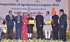 Leading women and men farmers in India received Krishi Karman awards from Shri Pranab Mukherjee, Honourable President of India, during the WCA2014 inauguration ceremony on 10 February 2014. Photo by Ram Singh/ICRAF